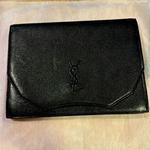 Absolutely GORGEOUS vintage YSL clutch. Amazing condition